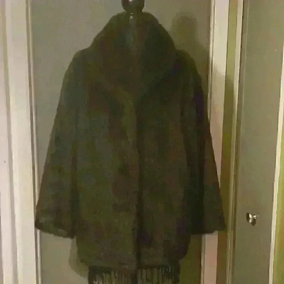 Faux Fur Jacket with inside pockets sz Large - Picture 1 of 3